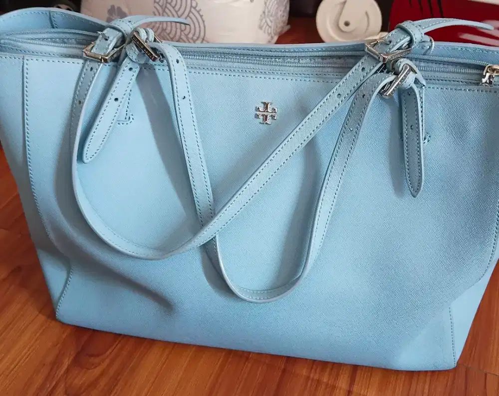Good condition size besar warna cantik T.Burch