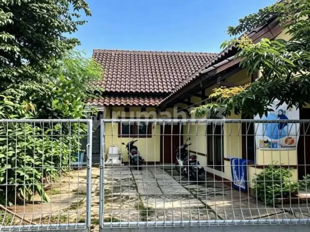 Rumah Posisi Hook Dekat St. KRL Lenteng Agung di Jagakarsa