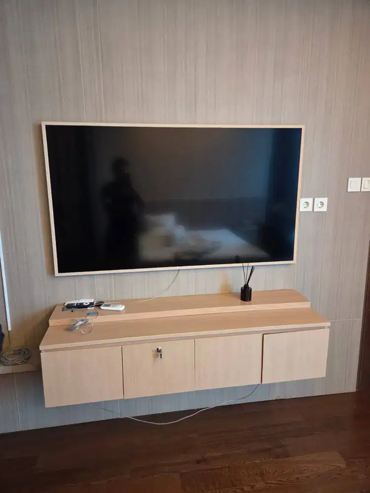 TV Samsung 65 inch LCD bergaris