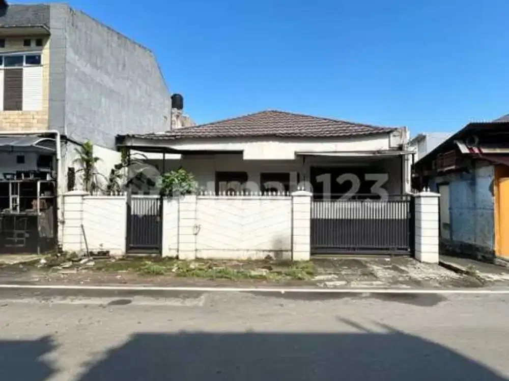 Rumah Lama Akses Jalan Lebar Dekat Akses Toll Pancoran & M T Haryono di Pancoran