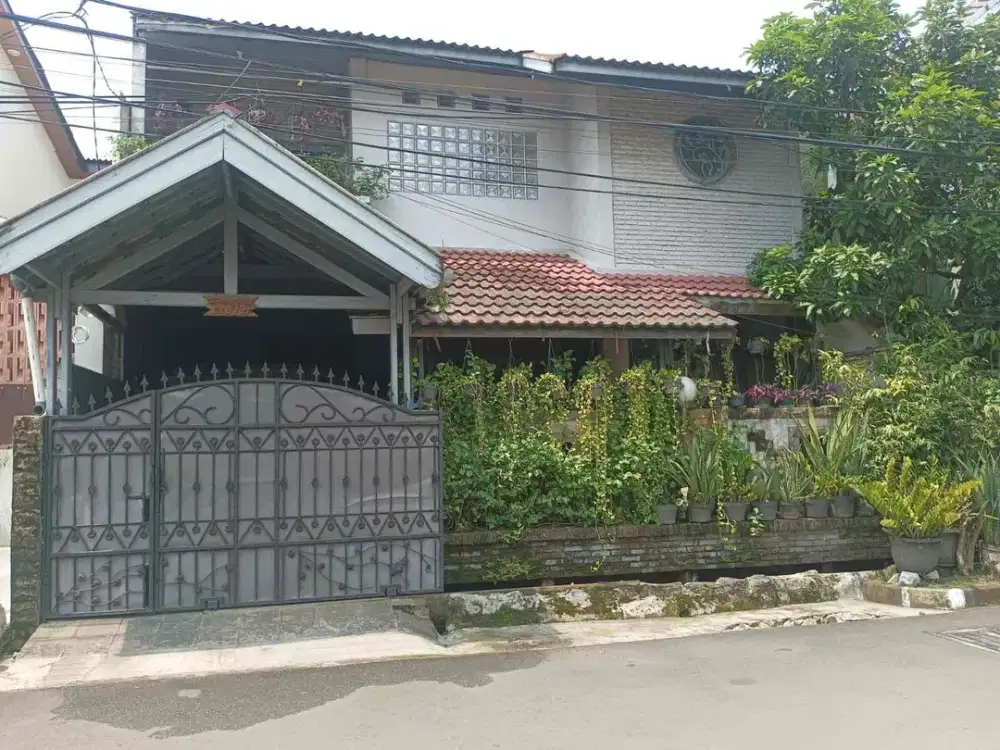 rumah bagus  2 lantai
