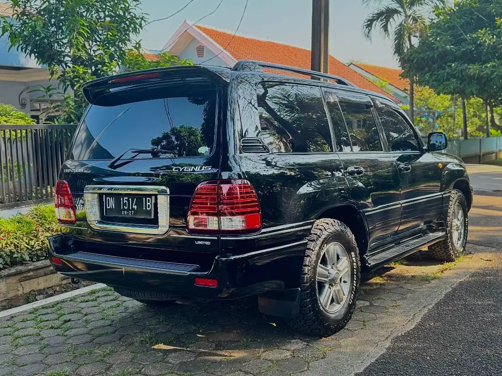 Toyota Land Cruiser Cygnus (seri 100) 60th Anniversary Edition