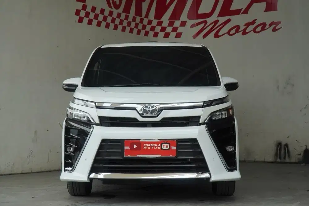 Toyota Voxy 2.0 AT 2018 Putih