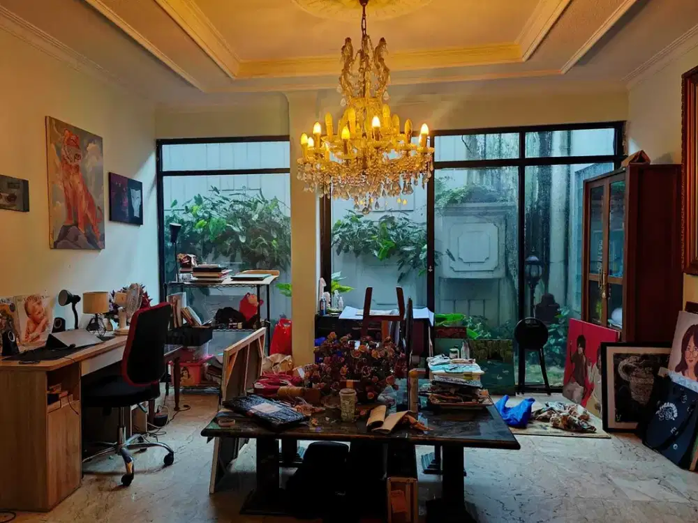 Dijual Rumah Komplek Harga Hampir NJOP Asri di Slipi