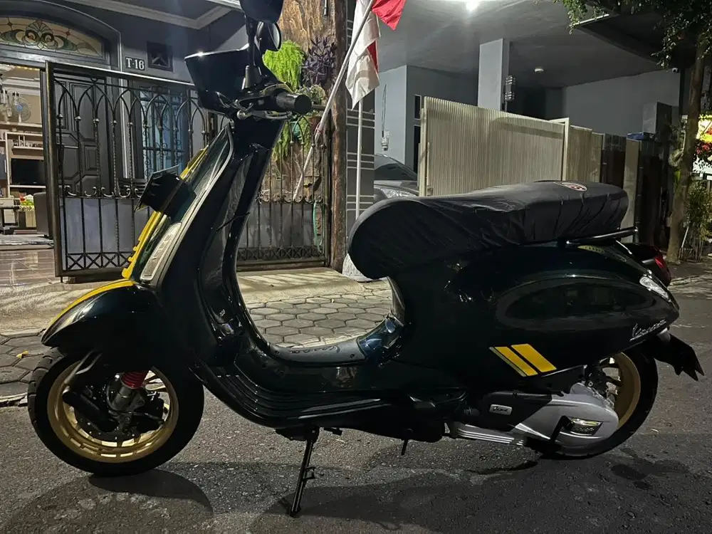 Vespa sprint limited edition racing sixties