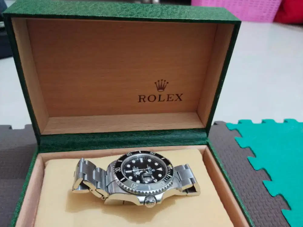 Jam tangan Rolex Submariner Date