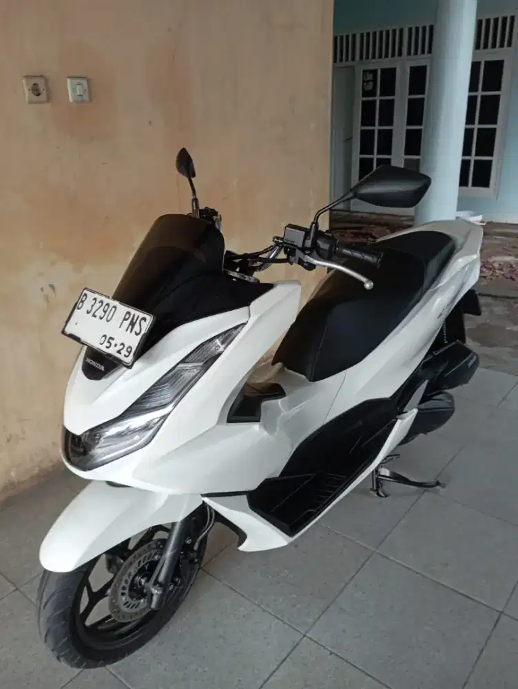 Honda pcx cbs 2024 kondisi bagus