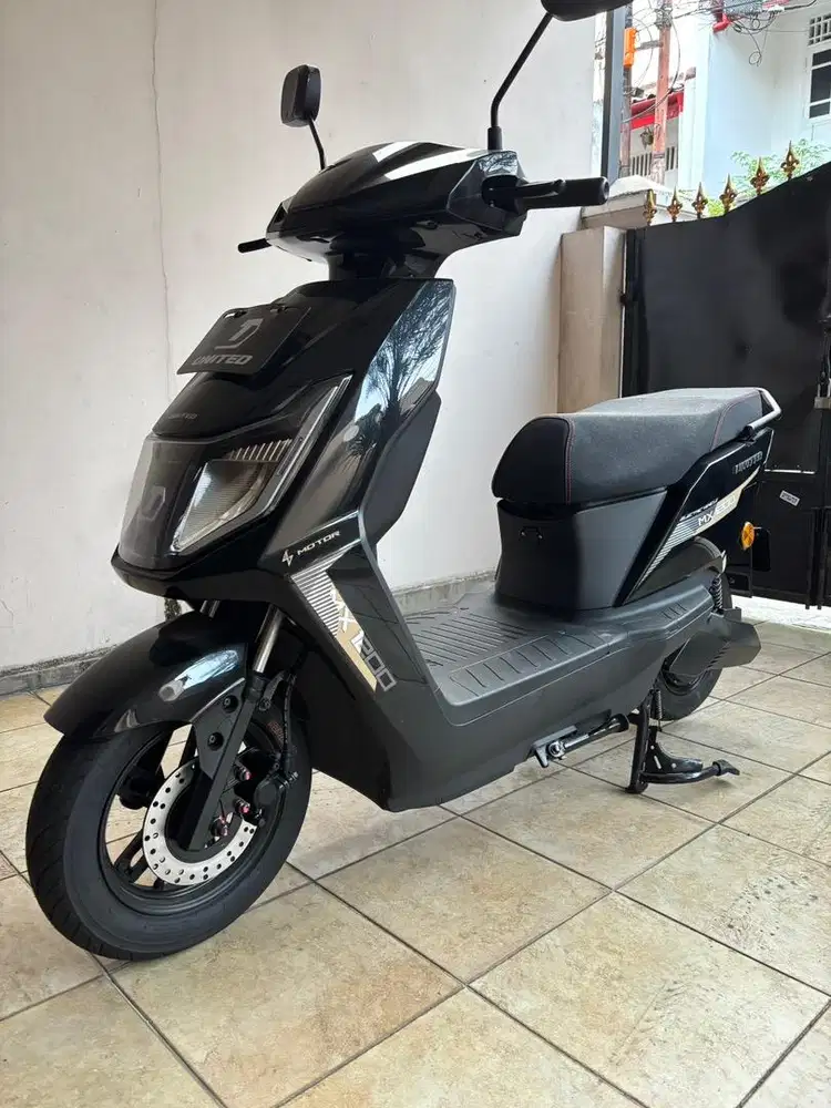 Motor Listrik United MX 1200 Black Zoro