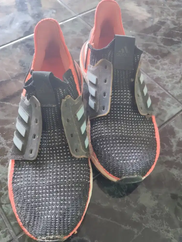 Sepatu Adimas boost uk 36