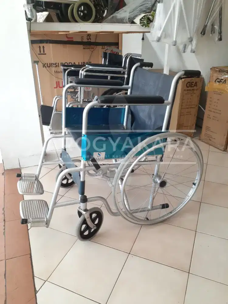 Kursi roda standart bekas