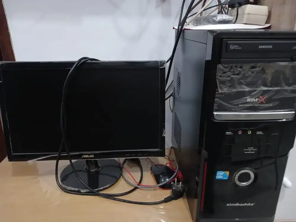 CPU & Monitor kondisi 95% baru, jarang pakai