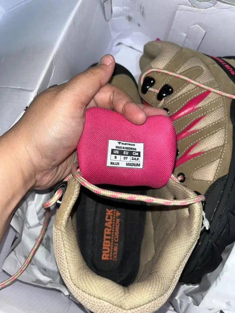 SEPATU GUNUNG WANITA