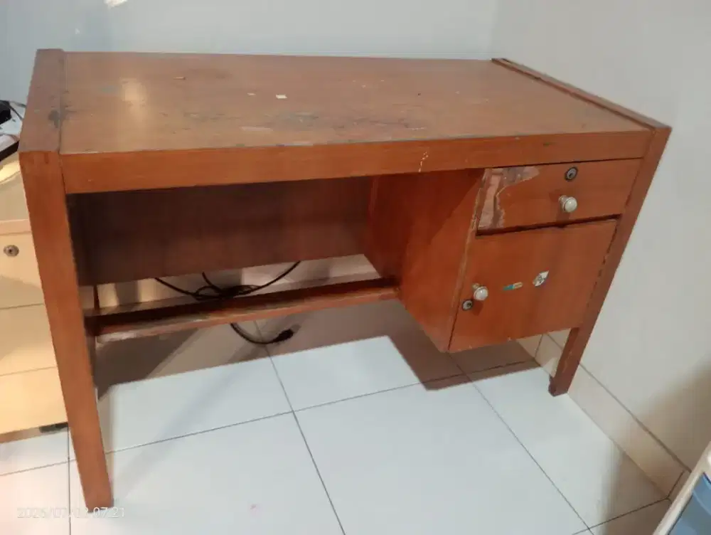 Meja Kantor Komputer