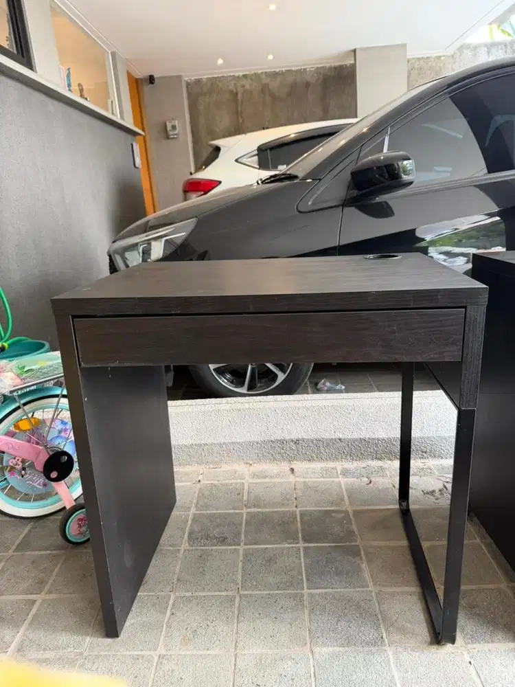 Meja IKEA Micke