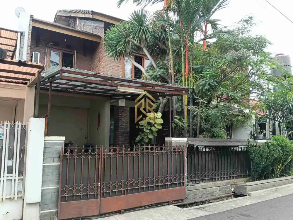 rumah 2lantai clasik lokasi strategis di belakang griya arcamanik bandung