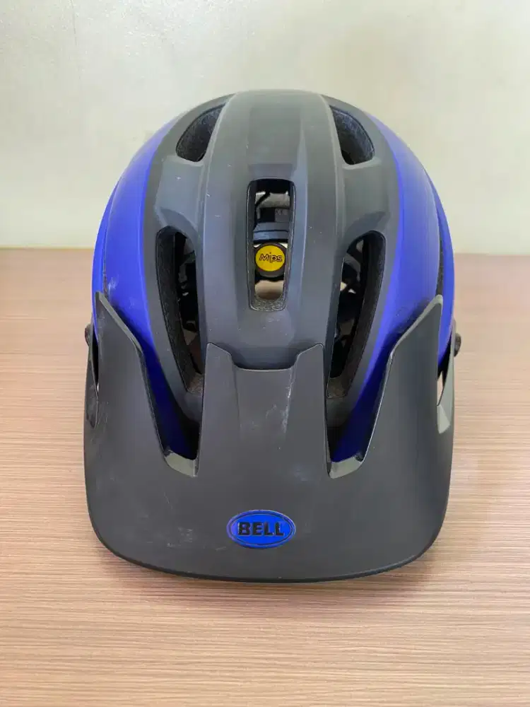 Helm sepeda bell