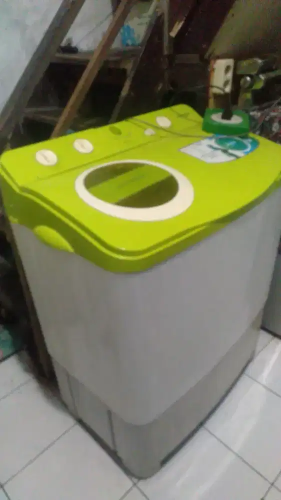 Di jual mesin cuci POLYTRIN 9kg