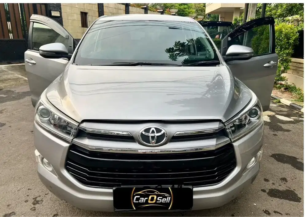 Toyota Innova Reborn 2.4 V A/T kilometer rendah