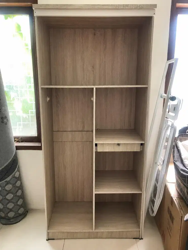 Lemari tanpa pintu bisa untuk rak buku