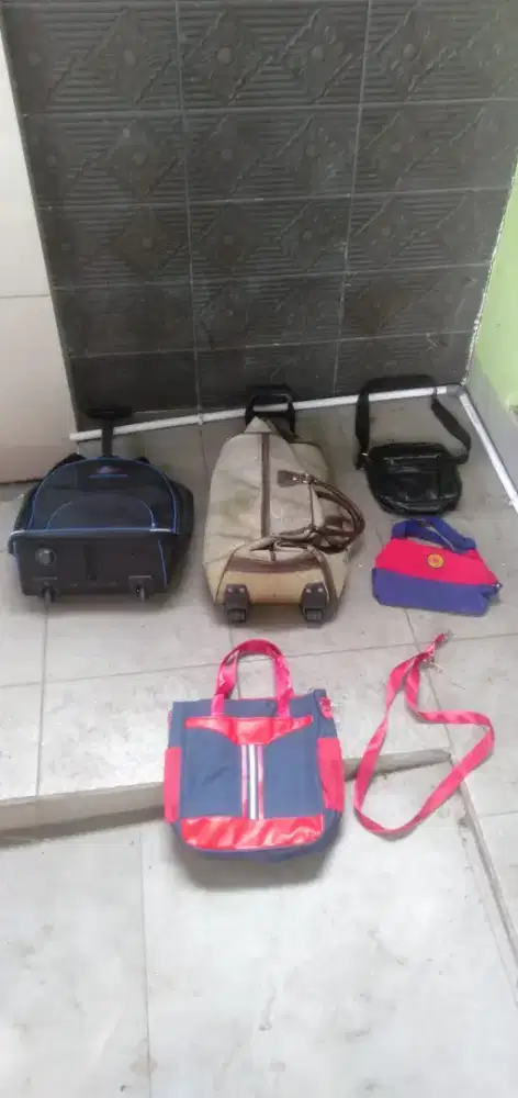Di jual semua barang di foto murah aja wa ,dan hp ada baru dan bekas
