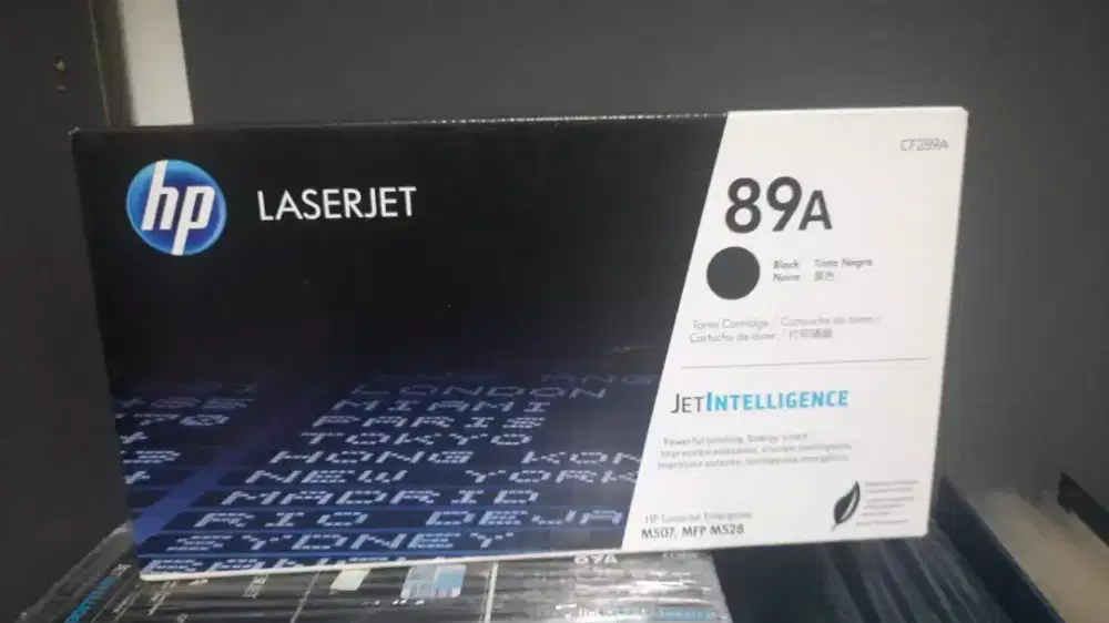 Menerima dan menampung tinta laserjet original