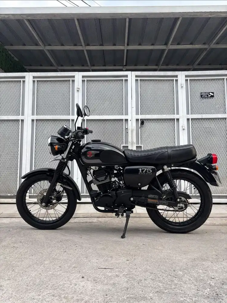 Kawasaki W175 Black Style - Low KM
