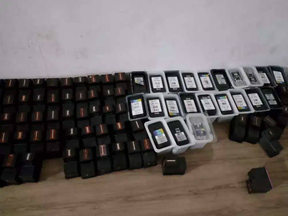 Menerima dan menampung tinta Cartridge baru maupun bekas