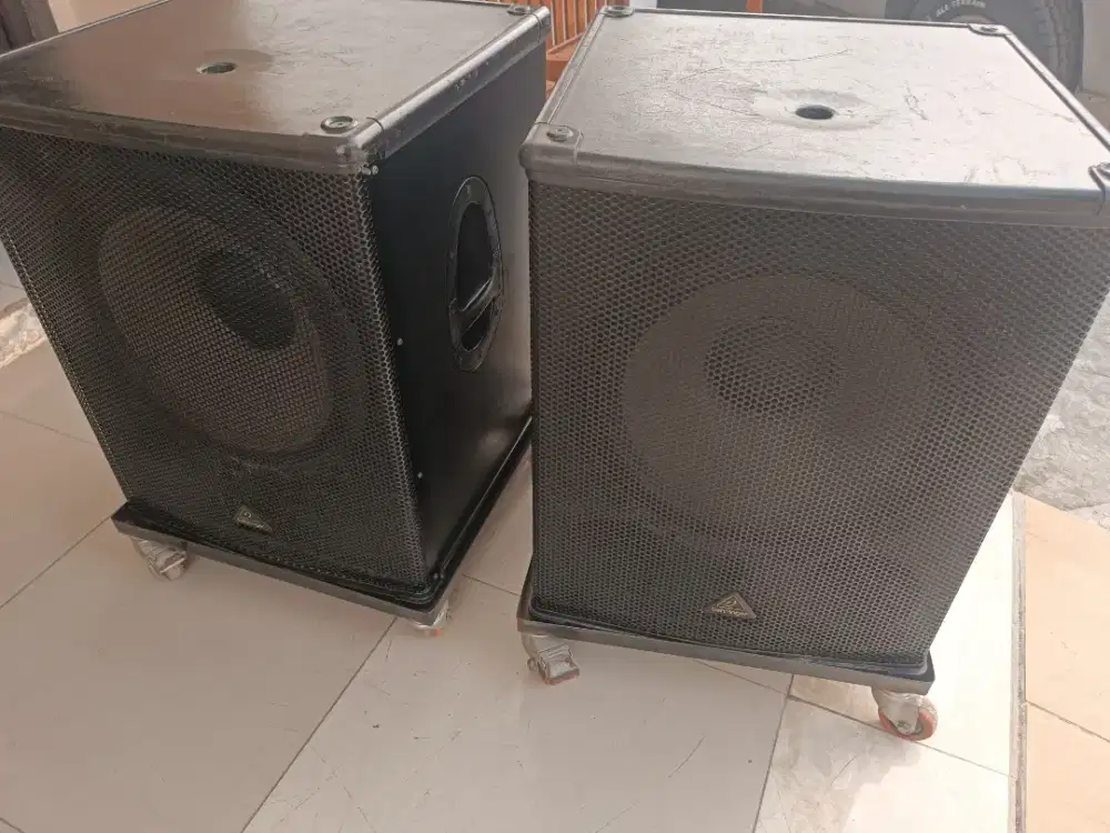 Subwoofer Aktif Behringer 1800XP