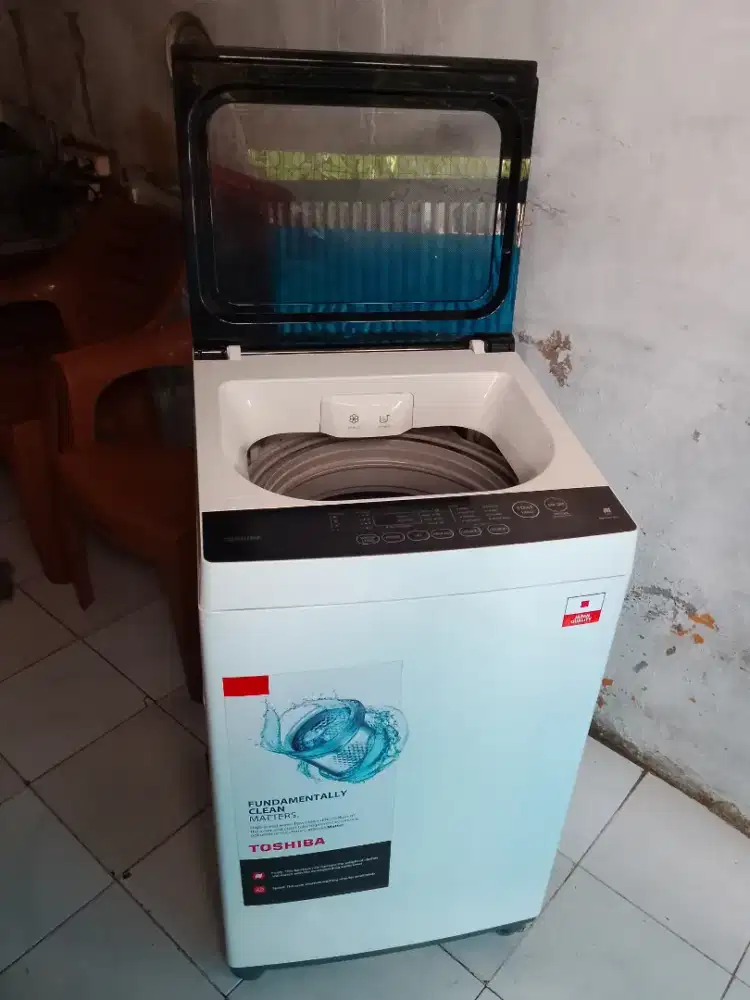 Jual mesin cuci 1tabung merk Toshiba ukuran 8kg masih hidup muluss.