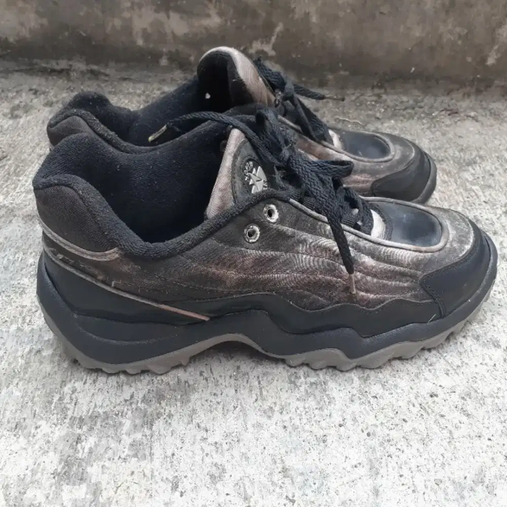 Sepatu North Star preloved