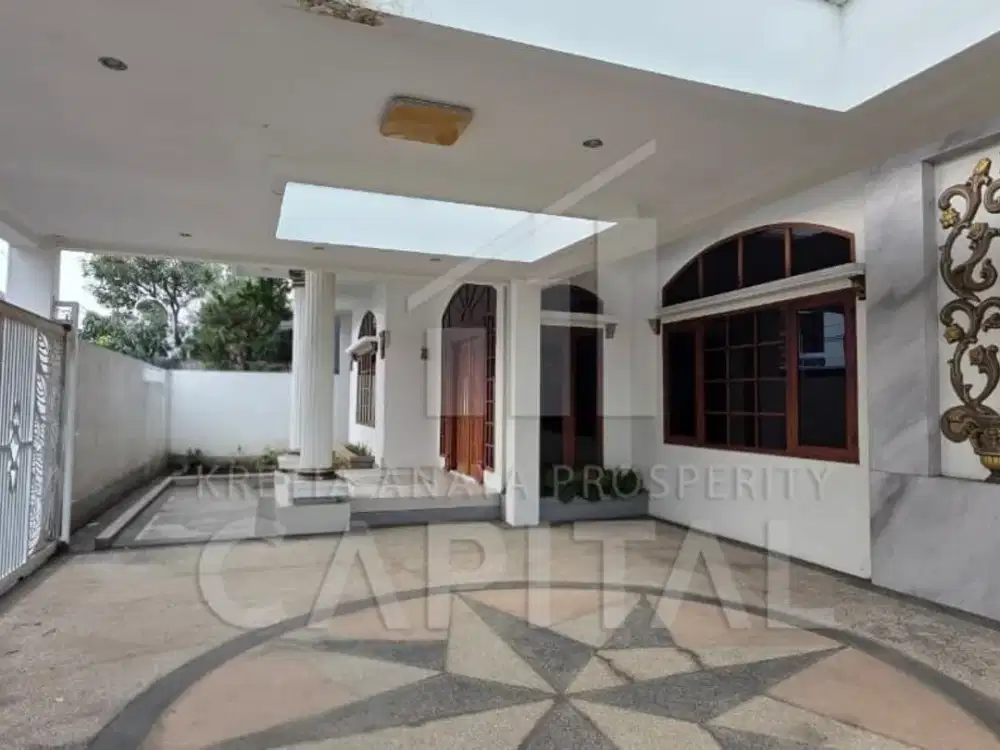 RUMAH TINGGAL LUAS CAKEP DAN TERAWAT DI ARCAMANIK