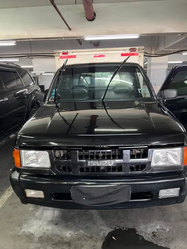 Isuzu panther box diesel 2014