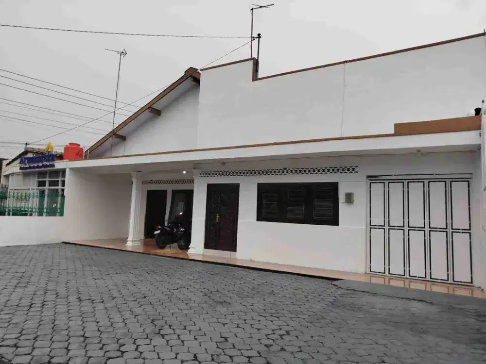 Rumah di Tengah kota Surakarta, akses jalan 2 mobil, rumah bagus dan terawat, cocok buat huni atau bisnis.