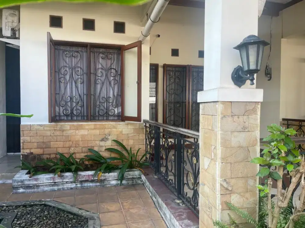 Rumah 2 Lantai 4+1 Kamar Dekat Tol di Mega Cinere