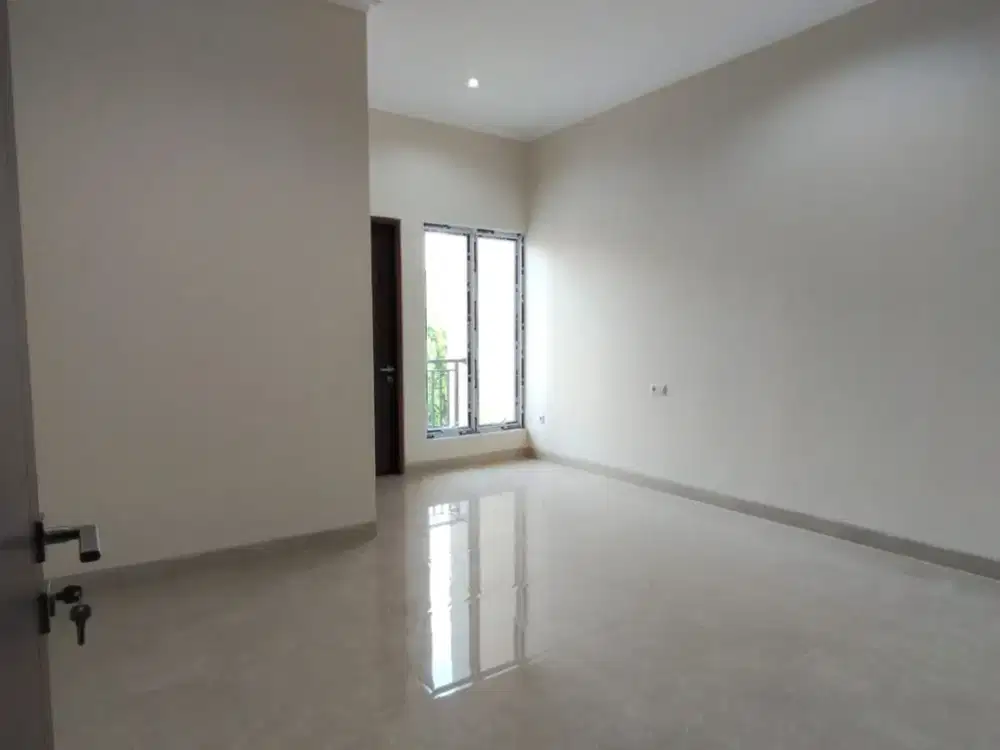 Rumah Baru Duri Kepa 3 Lantai Jalan Lega Siap Huni