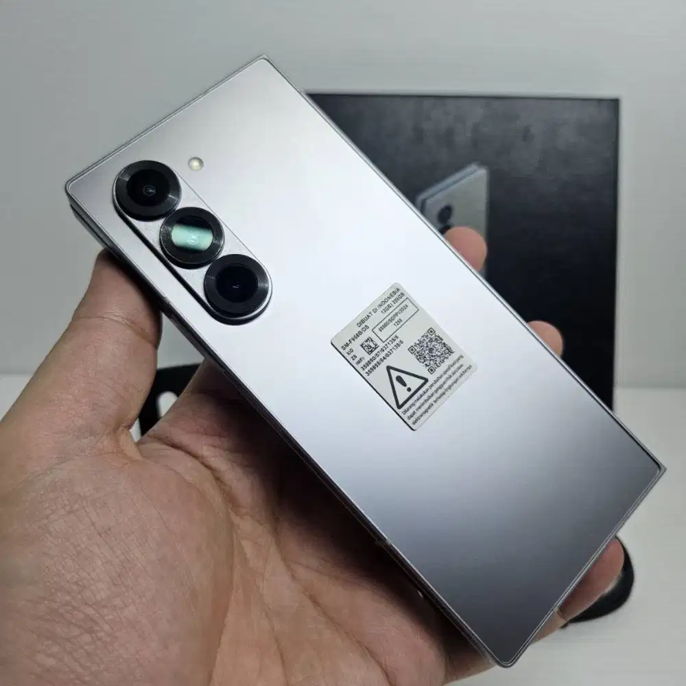 Samsung Galaxy Z Fold 6 Silver 12/256 Fullset Like New SEIN