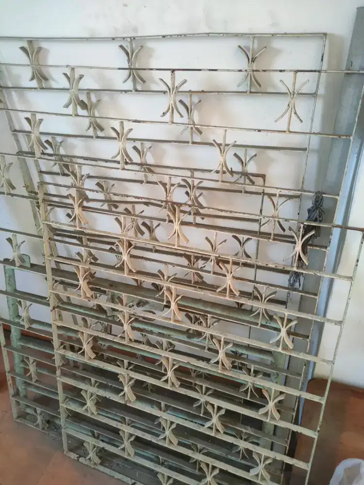 Besi teralis utk jendela ada 4 bh.