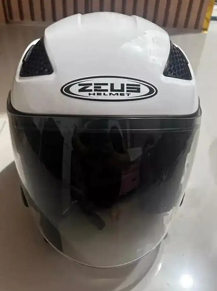 helm zeus putih