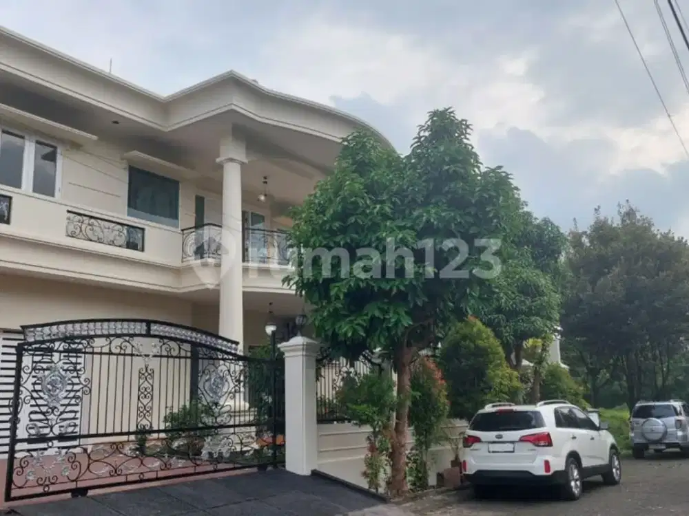 Rumah Besar 2 Lantai di Komplek Pinguin Bintaro Sektor 3