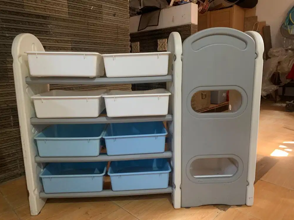 Tempat mainan dan buku anak