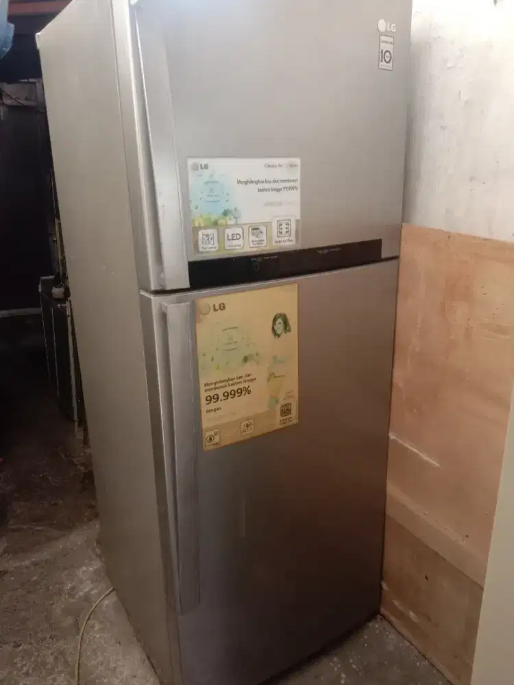 Kulkas jumbo 2 pintu LG