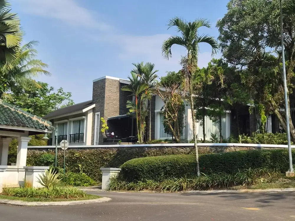 Mansion Bergaya Eropa dengan pemandangan hutan & Gunung -- Sentul Sela