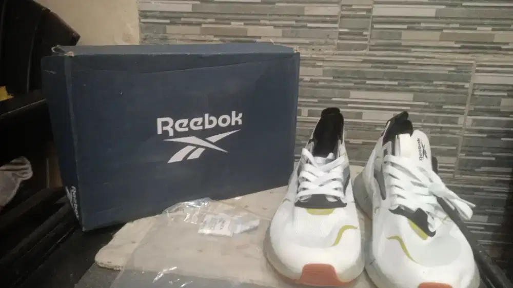 Jual Sepatu Reebok Zig Kinetica Horizon Original Size 45 / 5cm Fullset