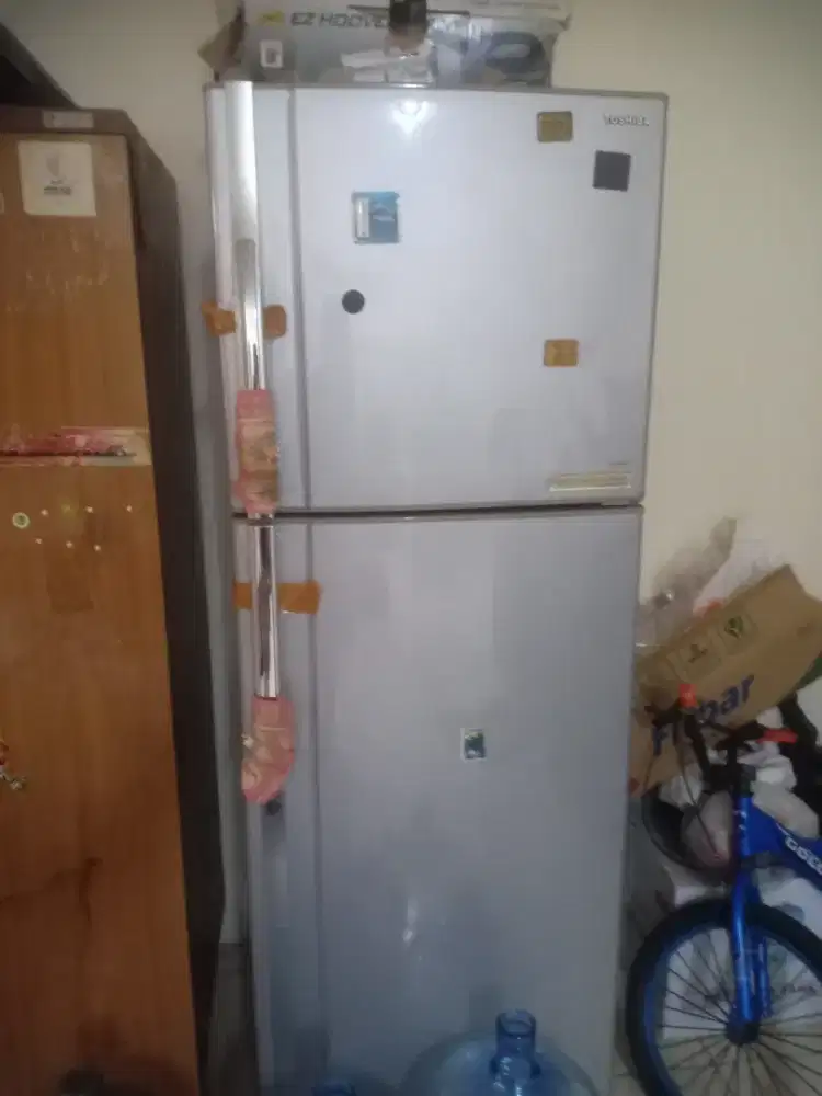 Kulkas bekas apartemen