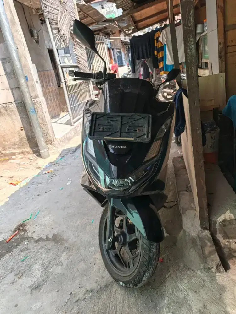 Honda PCX 2024 warna hitam
