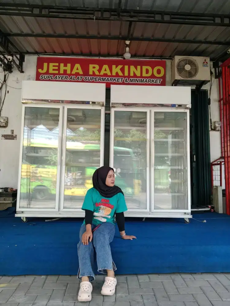 showcase 2 pintu bekas murah like new merk fietser 1000L
