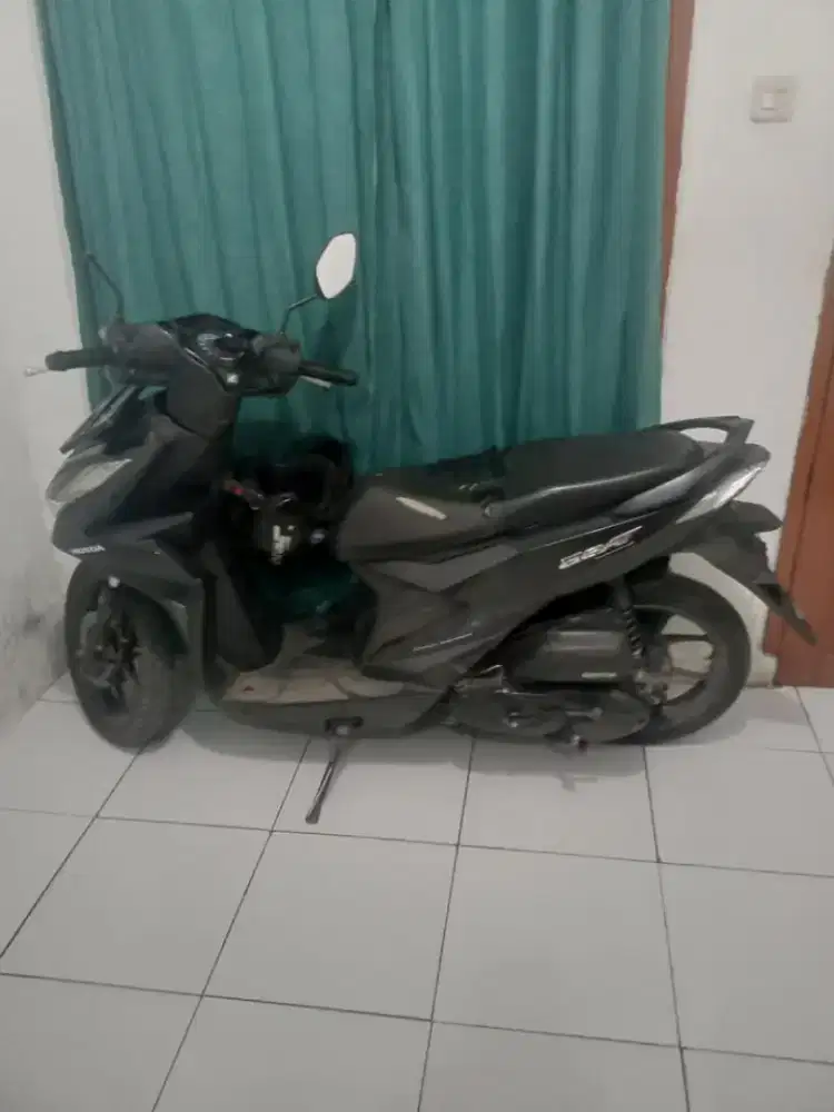 Beat deluxe hitam