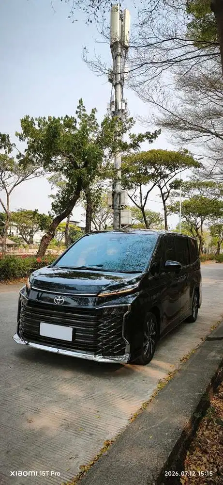 Toyota Voxy 2.0 AT 2024 low km 10rb