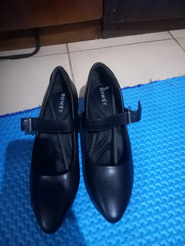 Sepatu kerja Wanita