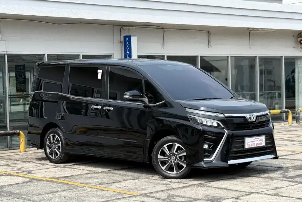 Toyota Voxy 2.0 2019